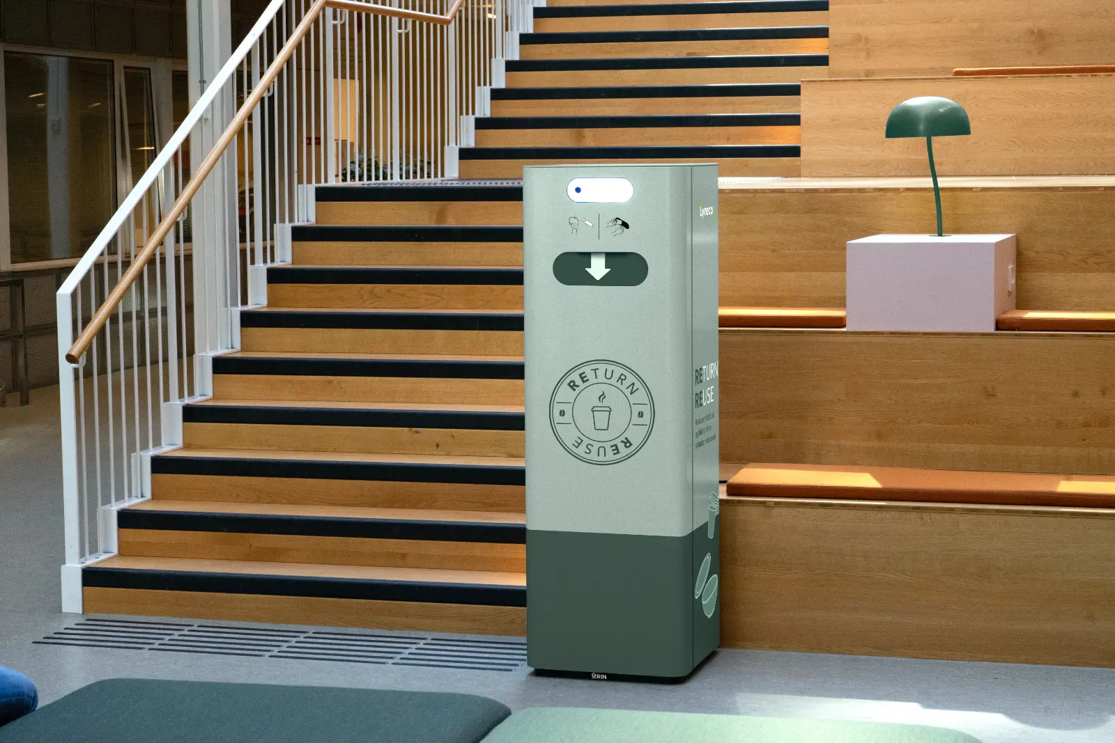 En return & reuse maskin som står plassert ved en trapp