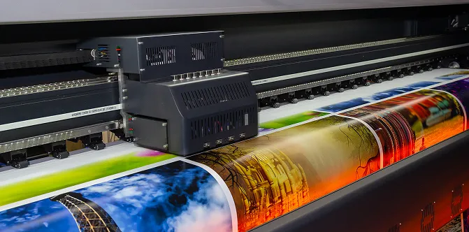 En storformatskriver som printer 