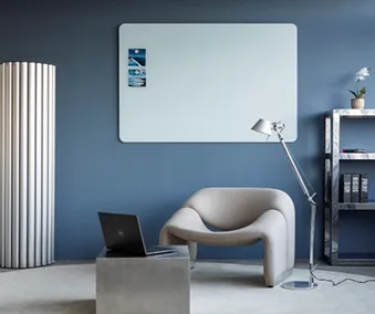 Ett rom med mange produkter som kan profileres med firmalogo