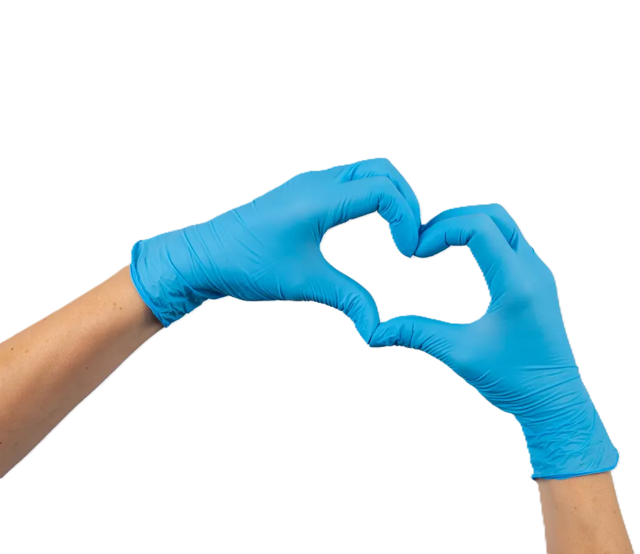 2 hender med engangshansker som lager ett hjerte med hendene