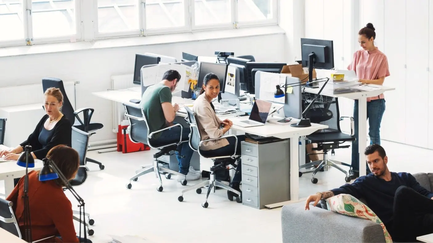 Herobanner, åpent kontorlandskap