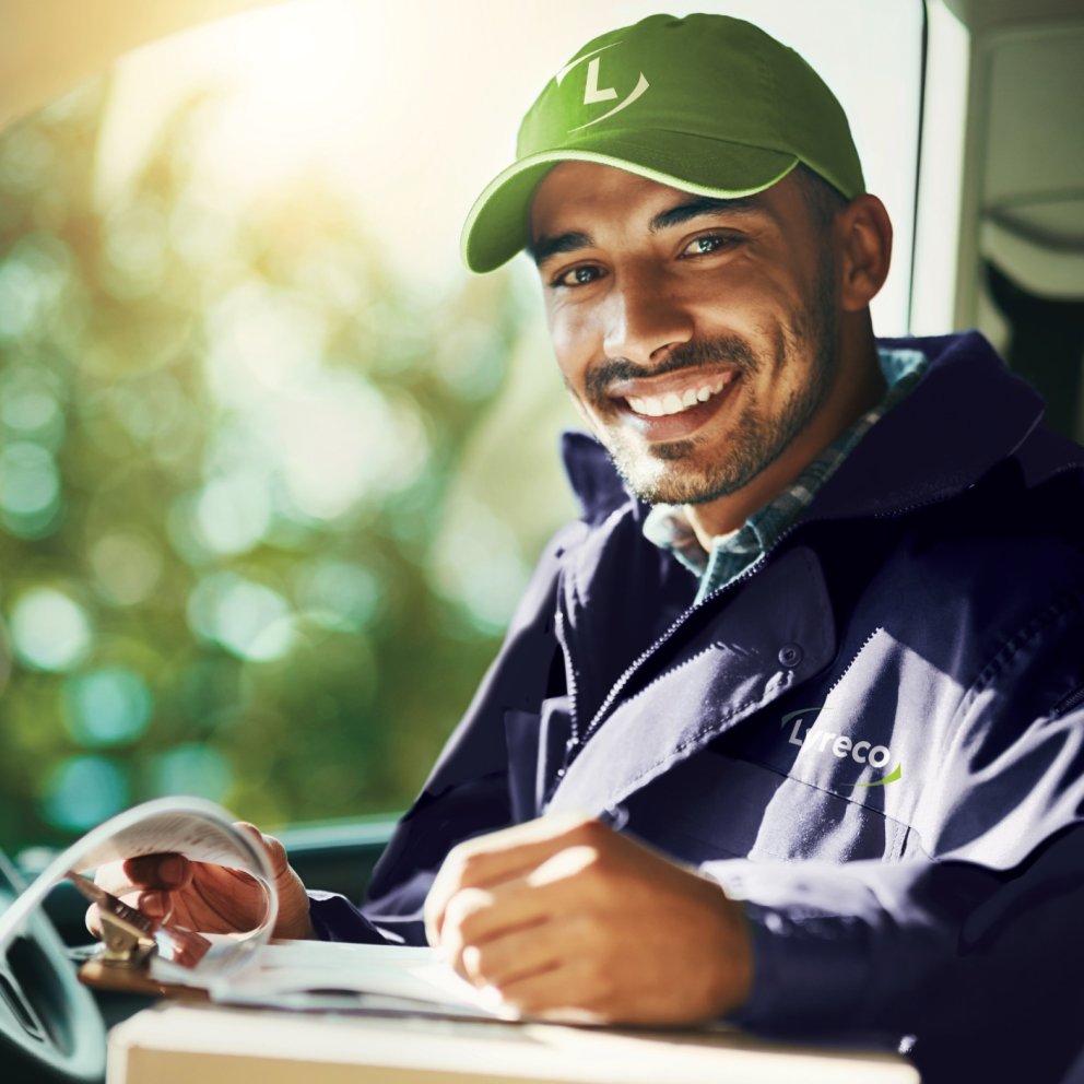 Sjåfør i lyreco-uniform