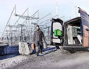 Mobilt førstehjelpssett ute på arbeidsplassen