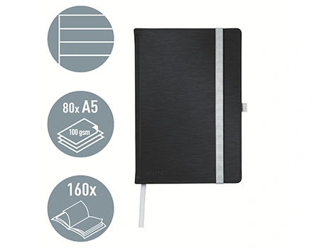 En svart Leitz style notatbok med bånd. 160 sider / 80 linjerte ark