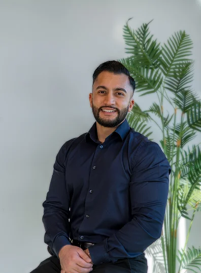 Portrettbilde av en person som jobber på lager