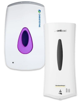 Bilde fra insiden av en blå søppel pose hvor noen kaster en flaske