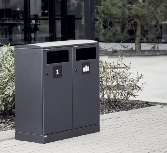 Bilde av utendørs avfallsbeholdere