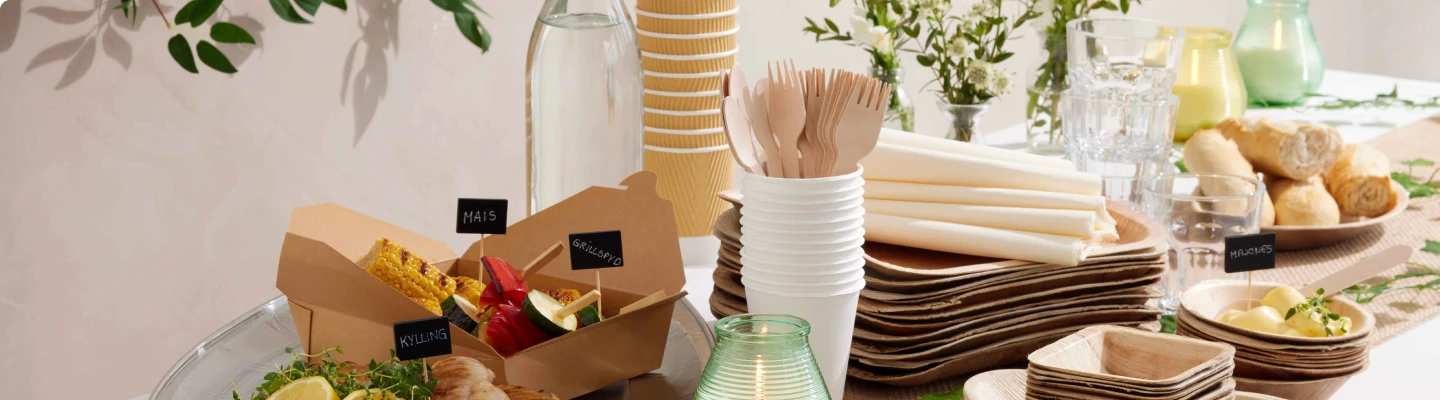 Engangsservise - kopper, tallerkener og bestikk