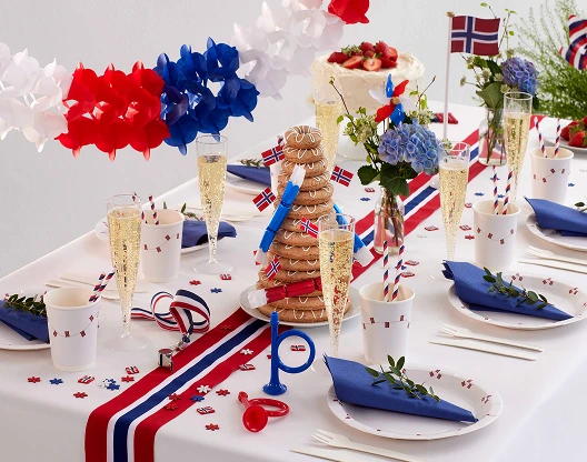 Ett bord pyntet til 17. mai