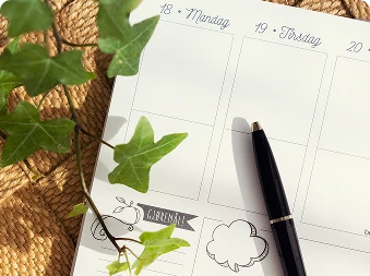 Bilde av kalender og planleggere med en pen
