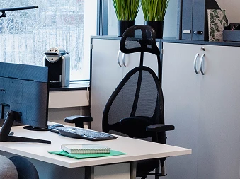 En kontorstol på et kontor