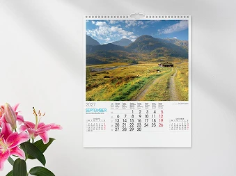 En veggkalender på en vegg