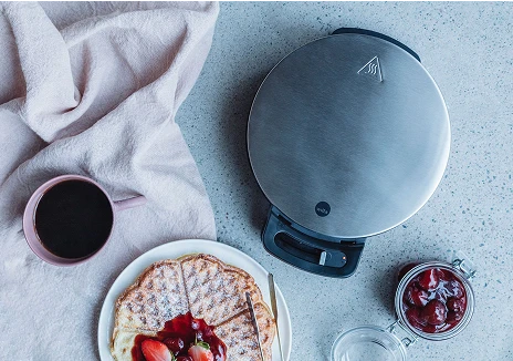 Vaffeljern og vaffel sett fra topp