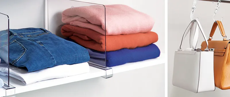 Klær pent hent opp eller lagt på plass i en hylle