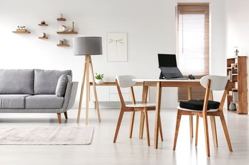 Ett lokale med masse forskjellige møbler