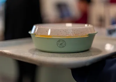 En dyp return & reuse mat kontainer